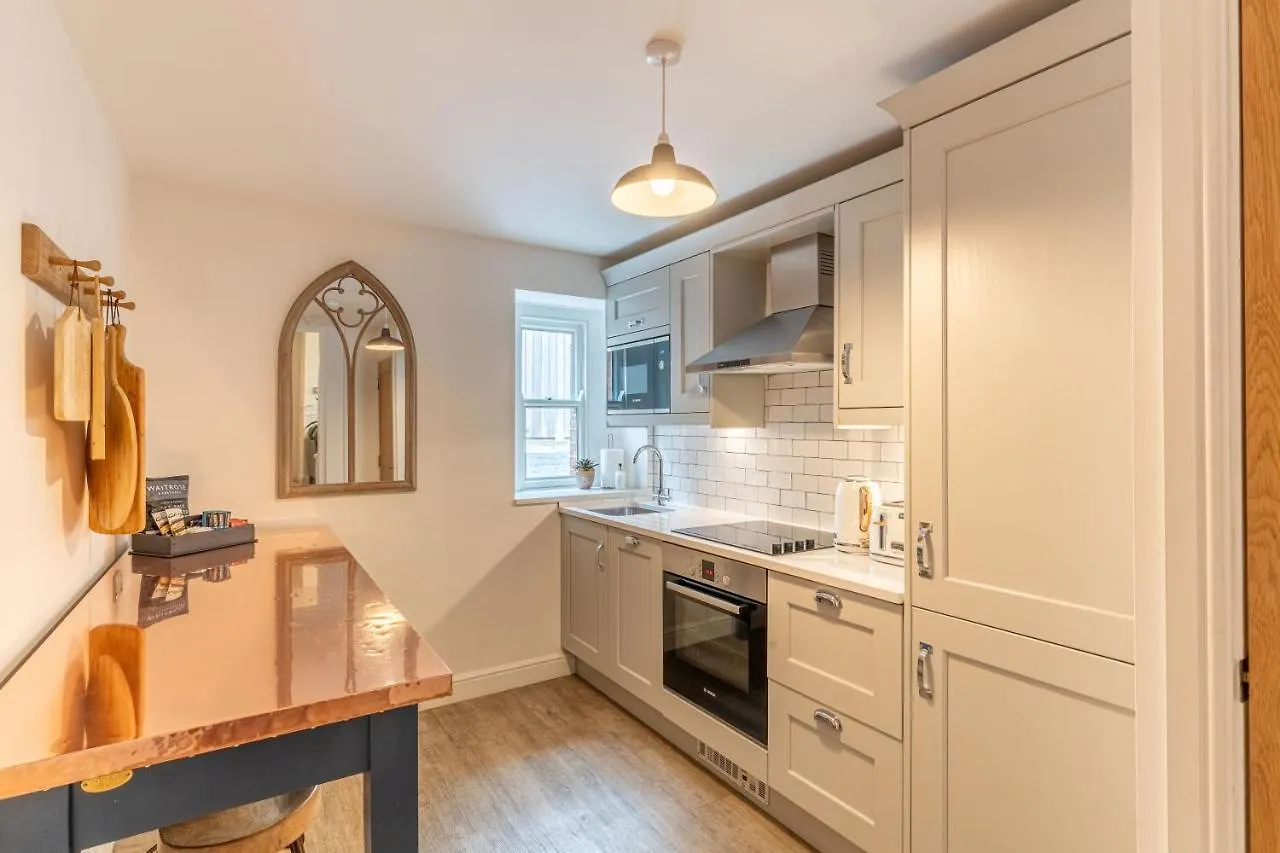 Luxury Chapel Apartment Within City Walls チェスター