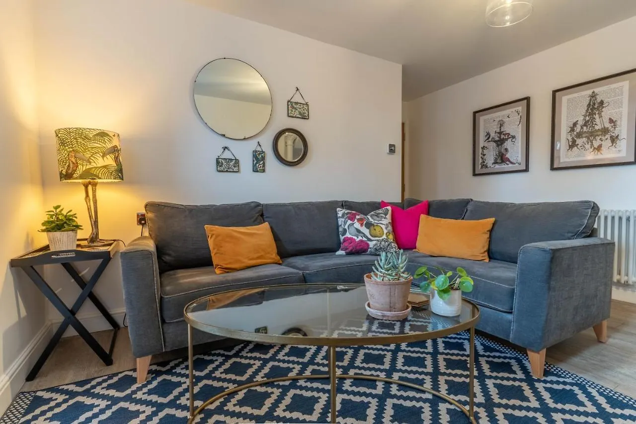 Luxury Chapel Apartment Within City Walls チェスター