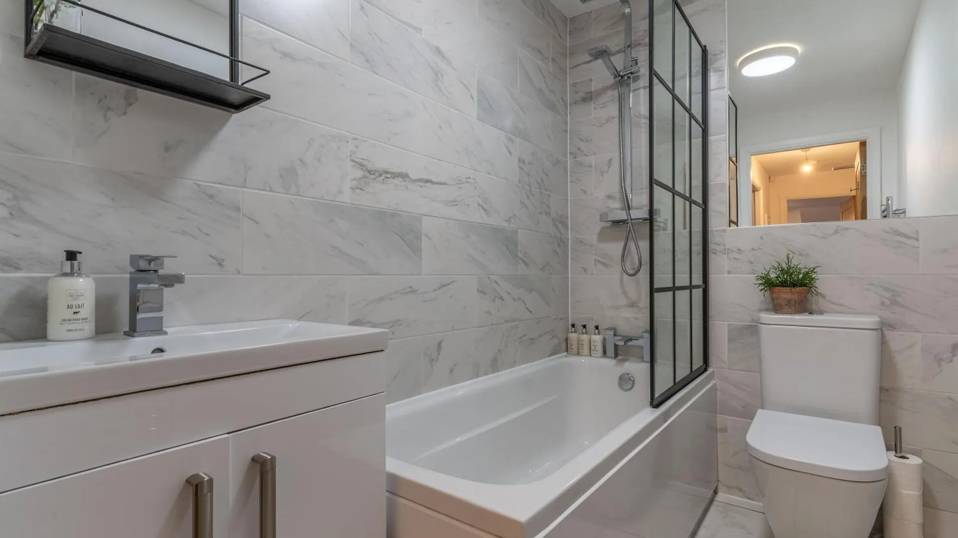 Luxury Chapel Apartment Within City Walls チェスター 0*,  イギリス